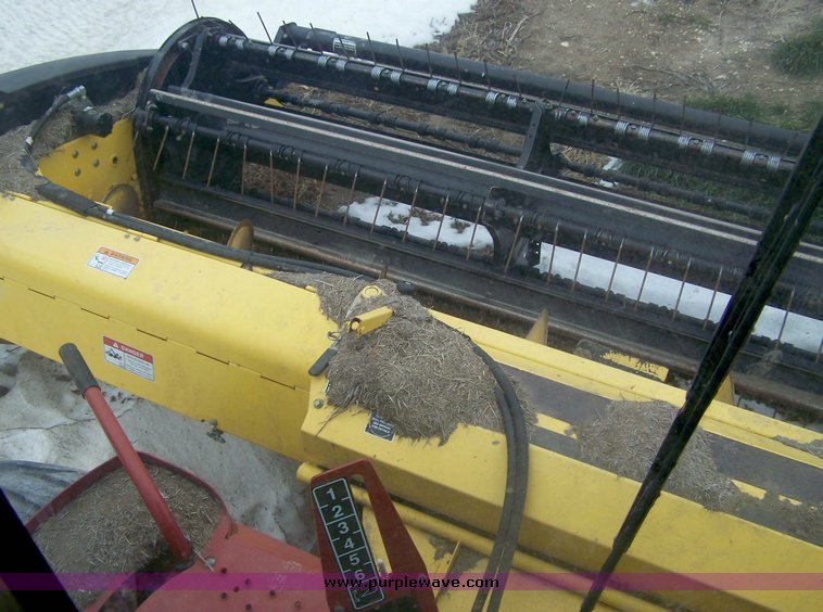 image for item 8602 2007 New Holland HW365 self propelled swather