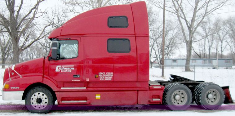 image for item 1101 2003 Volvo 770 semi truck