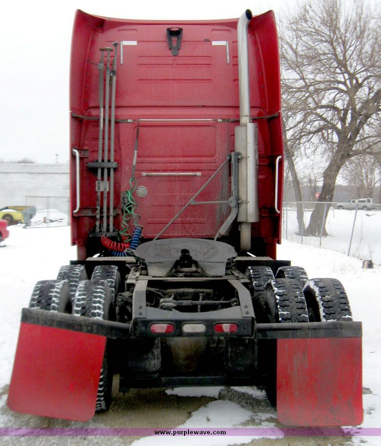 image for item 1101 2003 Volvo 770 semi truck