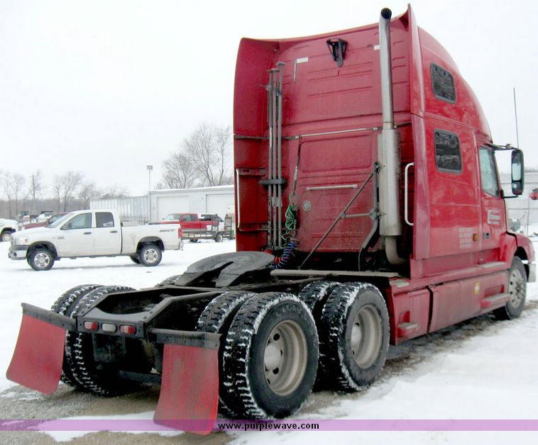 image for item 1101 2003 Volvo 770 semi truck