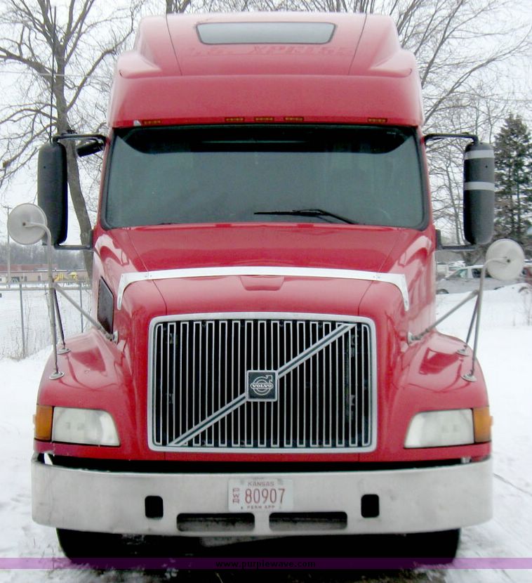 image for item 1101 2003 Volvo 770 semi truck