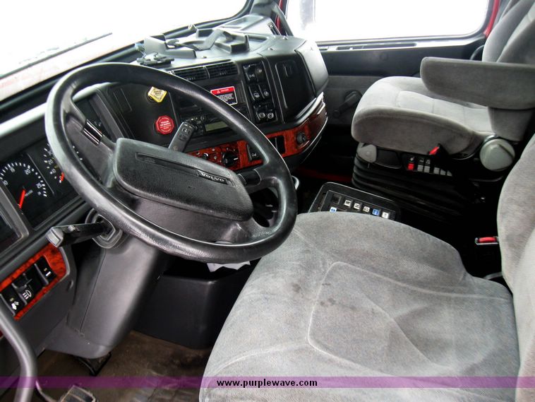 image for item 1101 2003 Volvo 770 semi truck