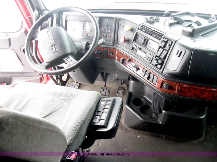 image for item 1101 2003 Volvo 770 semi truck