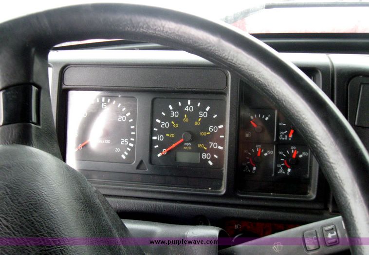 image for item 1101 2003 Volvo 770 semi truck