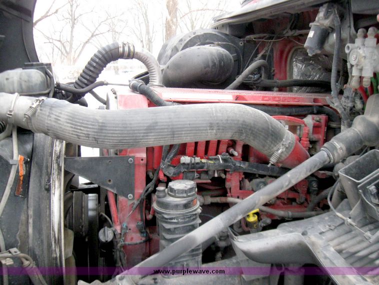 image for item 1101 2003 Volvo 770 semi truck