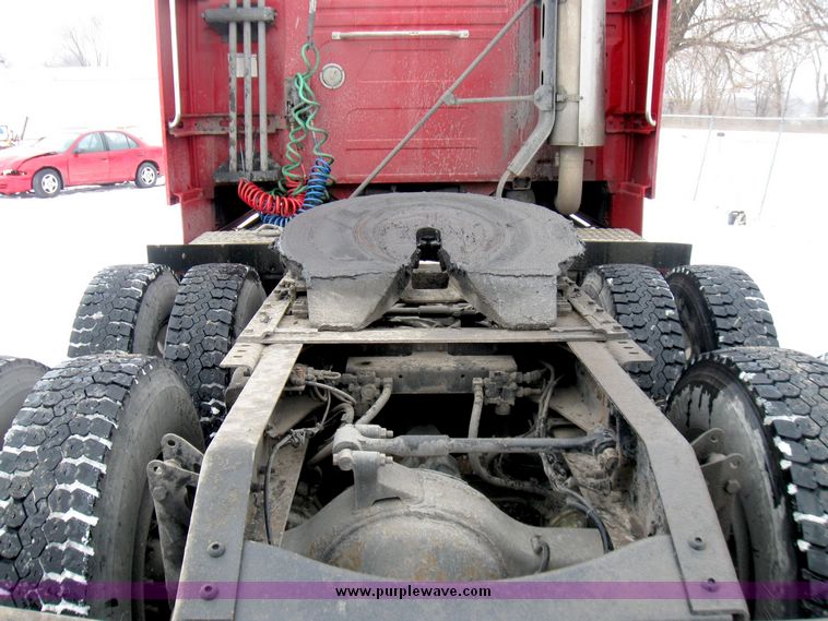 image for item 1101 2003 Volvo 770 semi truck