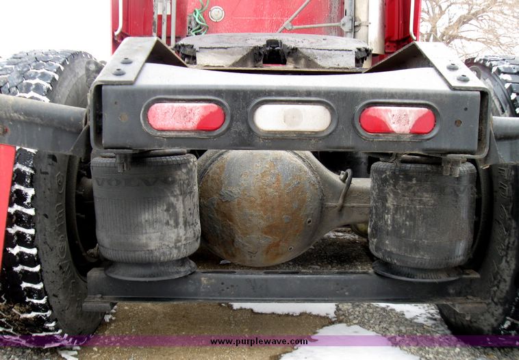 image for item 1101 2003 Volvo 770 semi truck