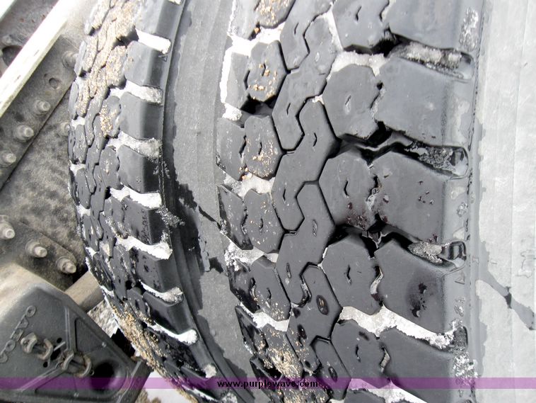 image for item 1101 2003 Volvo 770 semi truck