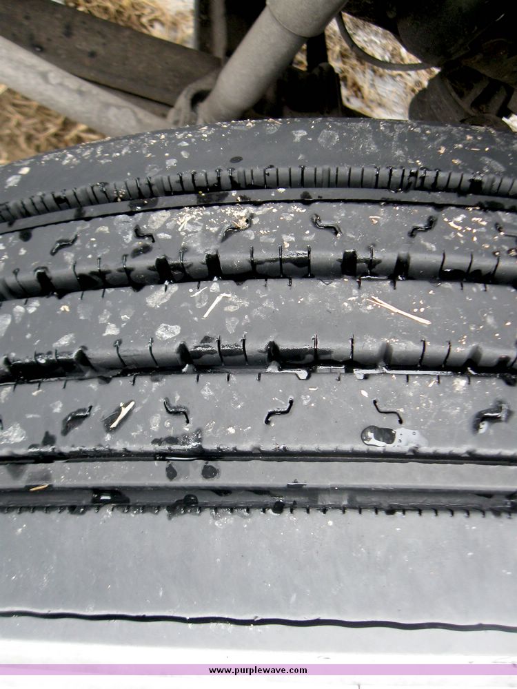 image for item 1101 2003 Volvo 770 semi truck