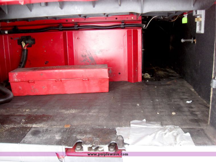 image for item 1101 2003 Volvo 770 semi truck