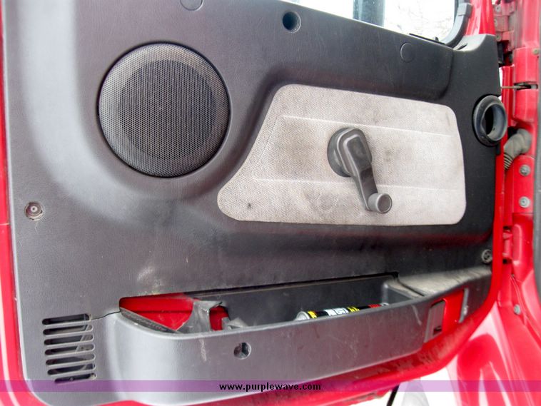 image for item 1101 2003 Volvo 770 semi truck