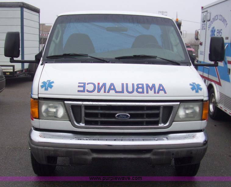 image for item 4126 2003 Ford E450 super duty ambulance chassis