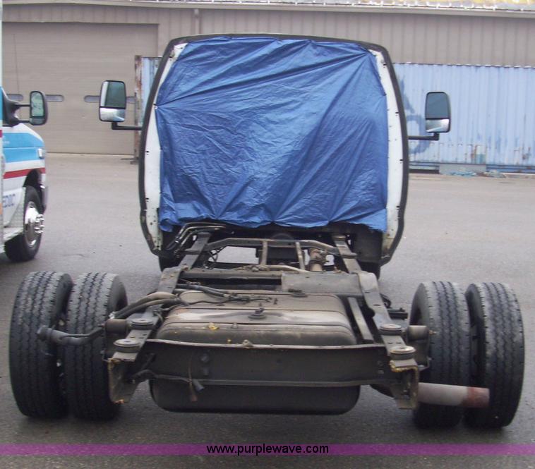 image for item 4126 2003 Ford E450 super duty ambulance chassis