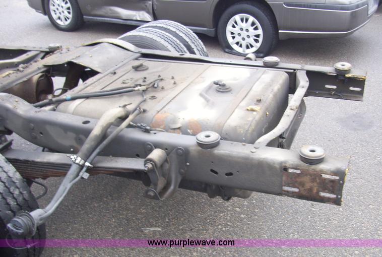 image for item 4126 2003 Ford E450 super duty ambulance chassis