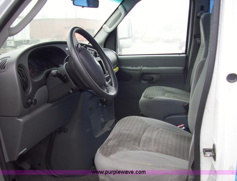 image for item 4126 2003 Ford E450 super duty ambulance chassis