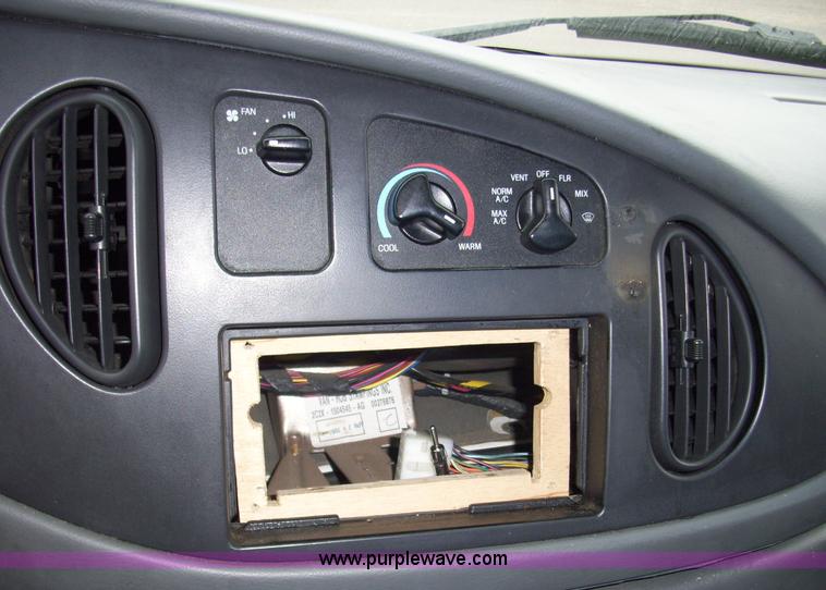 image for item 4126 2003 Ford E450 super duty ambulance chassis