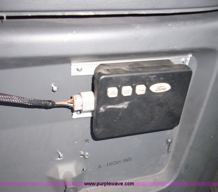 image for item 4126 2003 Ford E450 super duty ambulance chassis