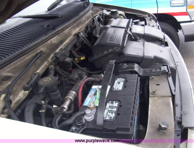 image for item 4126 2003 Ford E450 super duty ambulance chassis