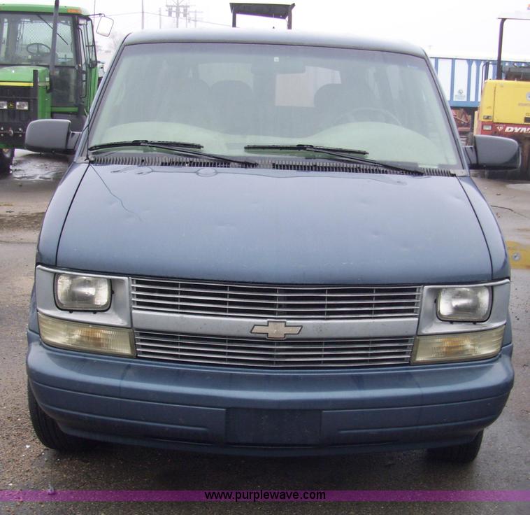 image for item 4132 1999 Chevrolet Astro van