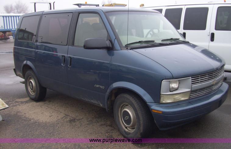 image for item 4132 1999 Chevrolet Astro van