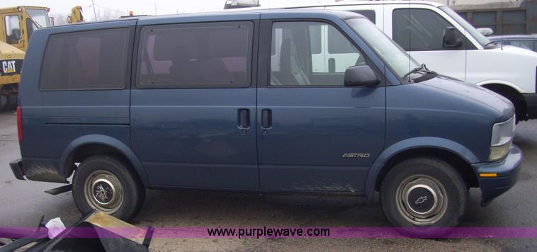 image for item 4132 1999 Chevrolet Astro van