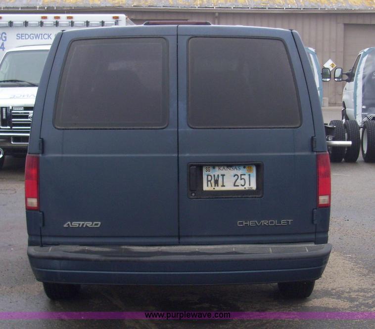 image for item 4132 1999 Chevrolet Astro van
