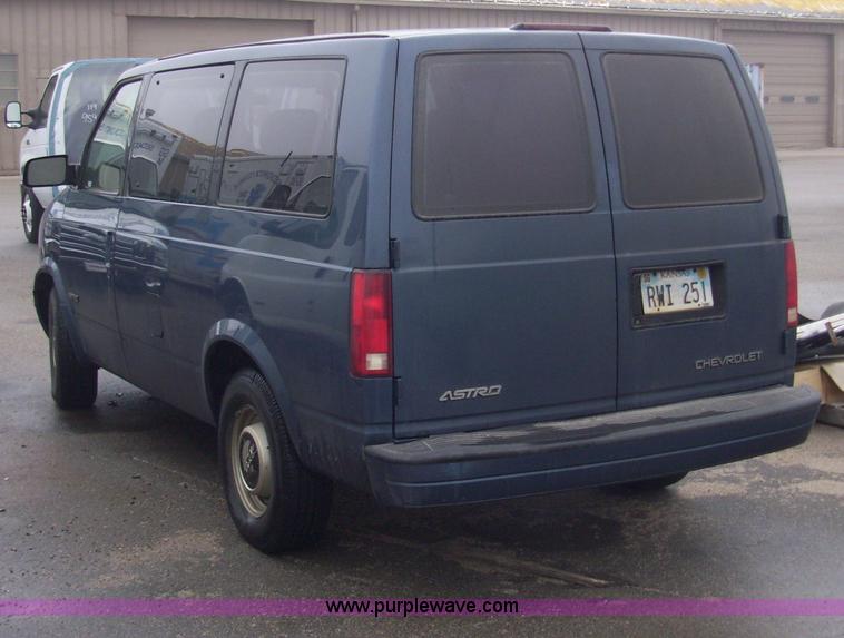 image for item 4132 1999 Chevrolet Astro van