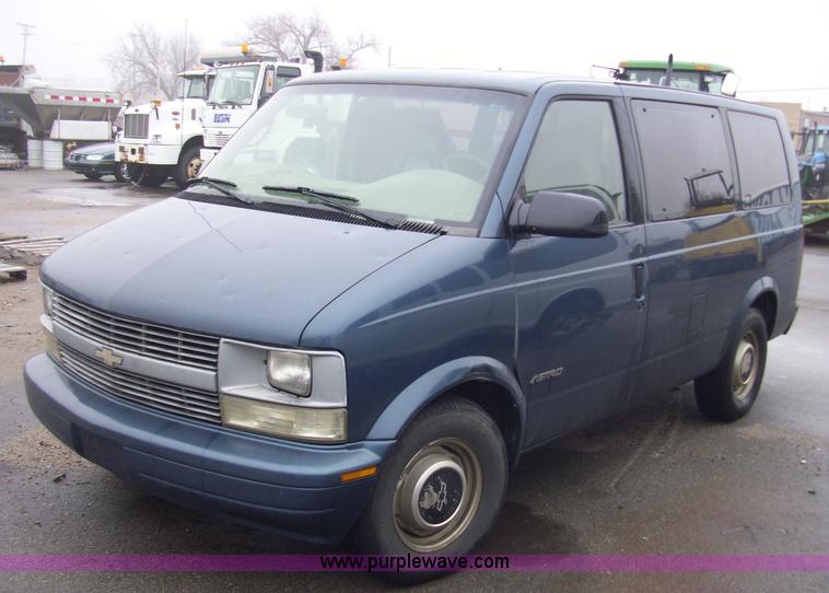 image for item 4132 1999 Chevrolet Astro van