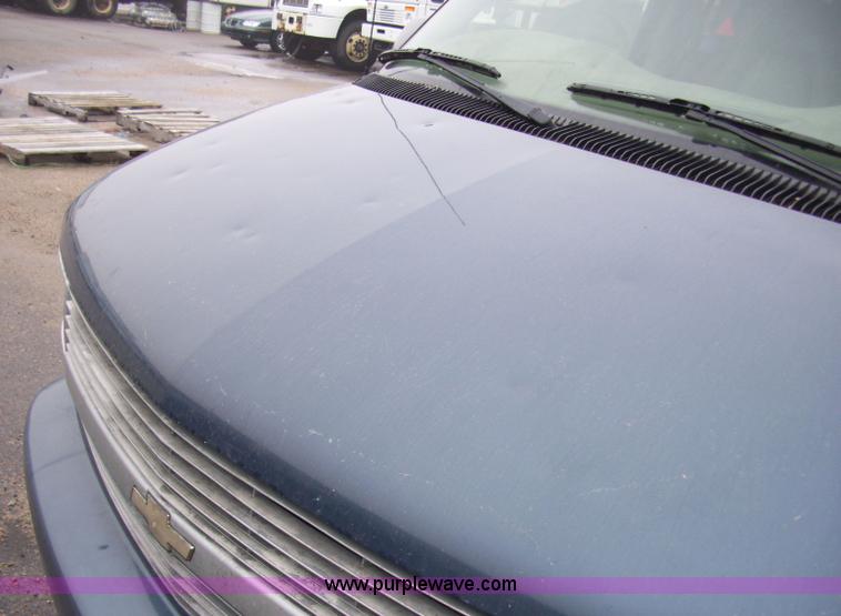 image for item 4132 1999 Chevrolet Astro van