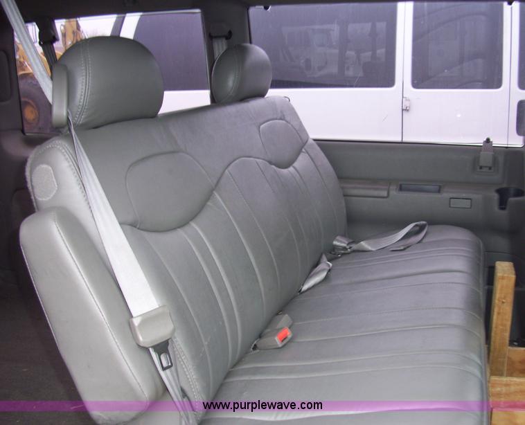 image for item 4132 1999 Chevrolet Astro van