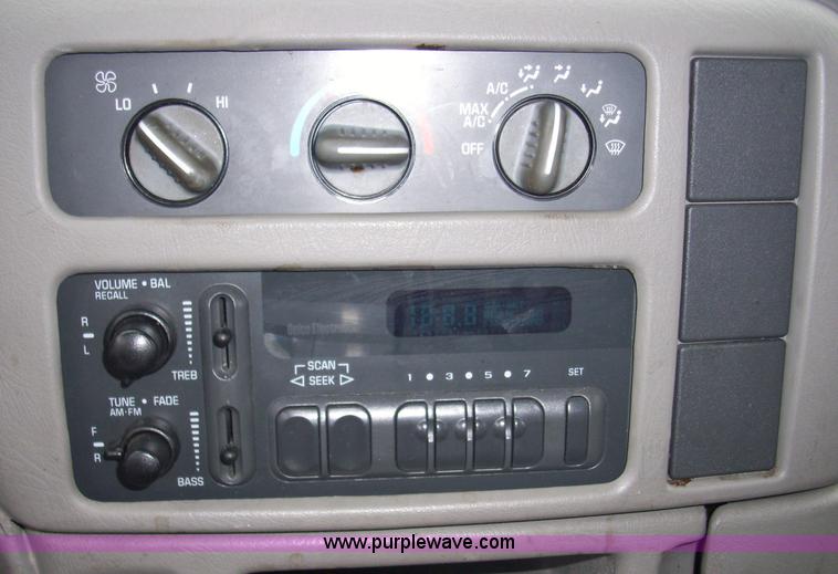 image for item 4132 1999 Chevrolet Astro van