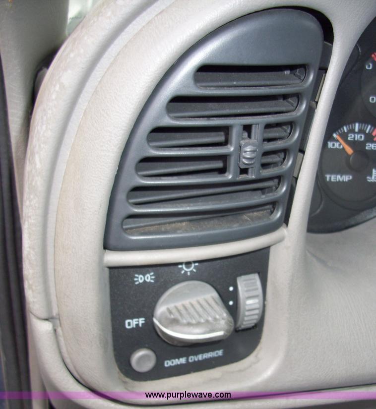 image for item 4132 1999 Chevrolet Astro van