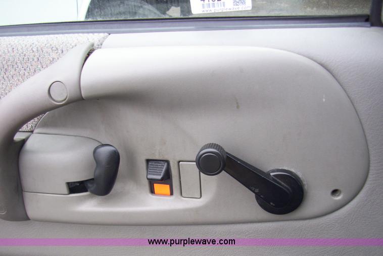 image for item 4132 1999 Chevrolet Astro van