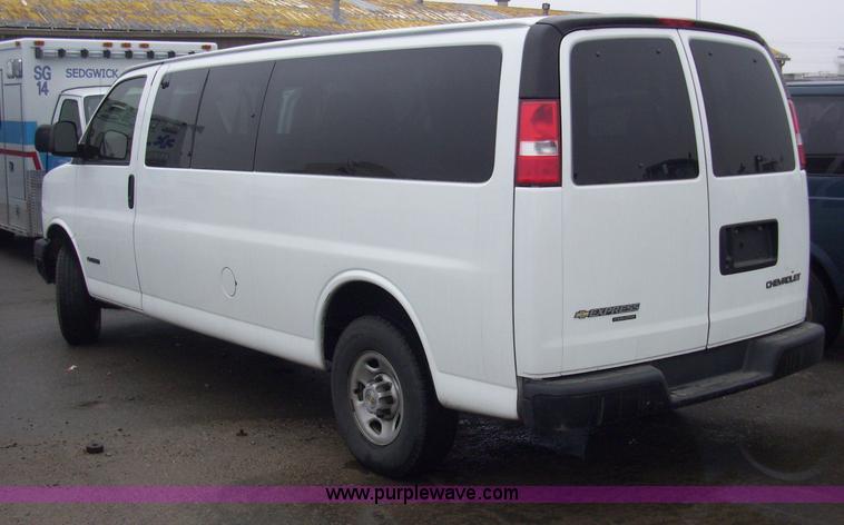image for item 4133 2006 Chevrolet Express G3500 van