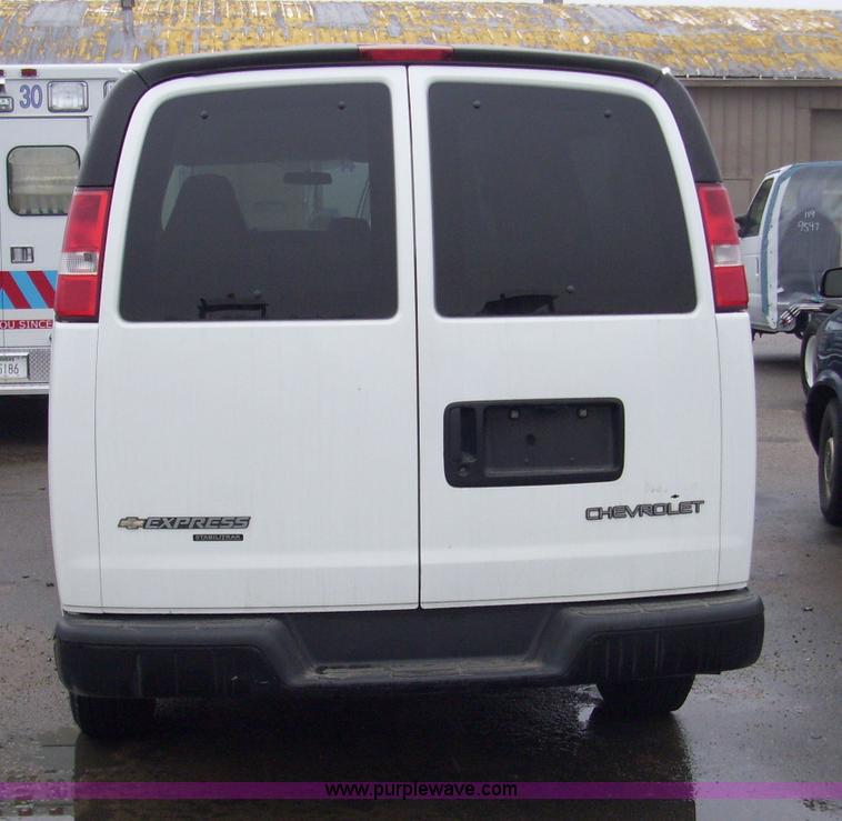 image for item 4133 2006 Chevrolet Express G3500 van