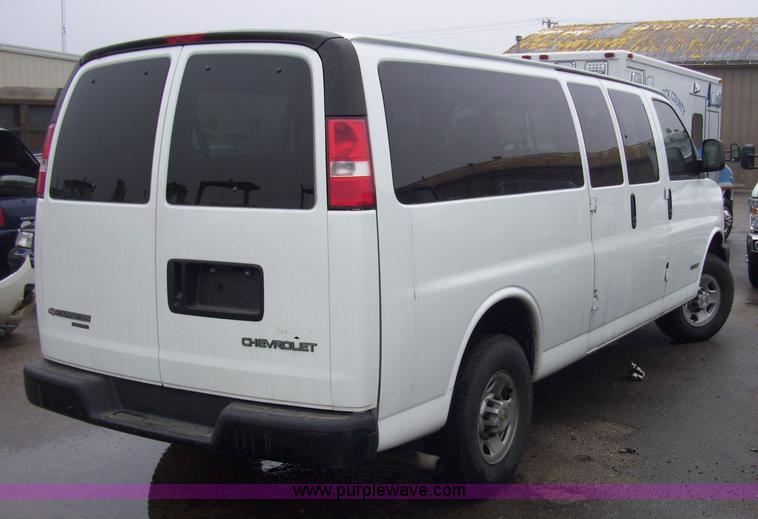 image for item 4133 2006 Chevrolet Express G3500 van