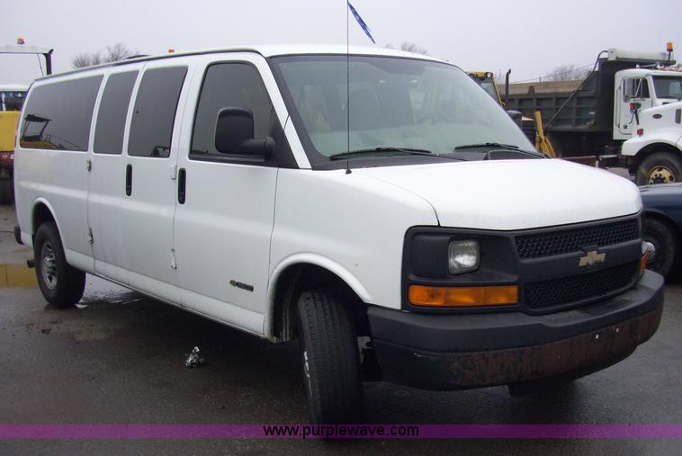 image for item 4133 2006 Chevrolet Express G3500 van