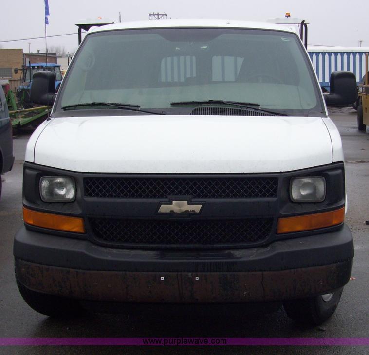 image for item 4133 2006 Chevrolet Express G3500 van