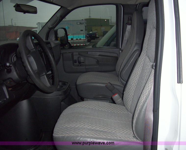 image for item 4133 2006 Chevrolet Express G3500 van