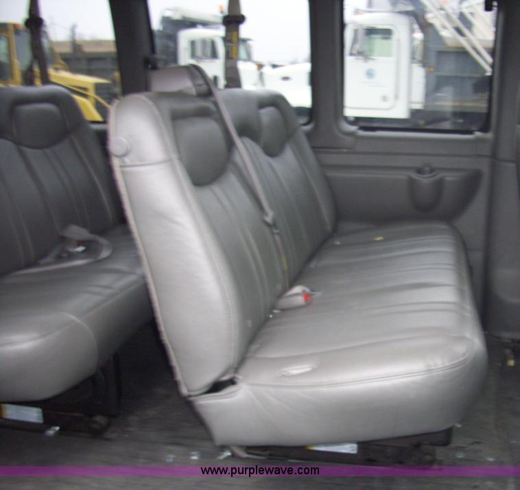 image for item 4133 2006 Chevrolet Express G3500 van