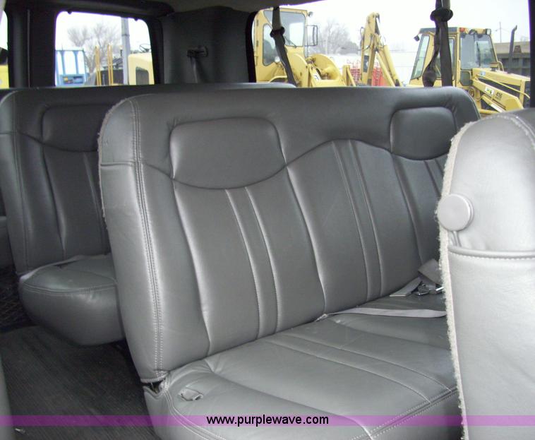 image for item 4133 2006 Chevrolet Express G3500 van