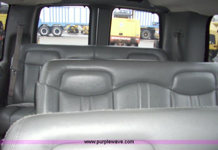 image for item 4133 2006 Chevrolet Express G3500 van