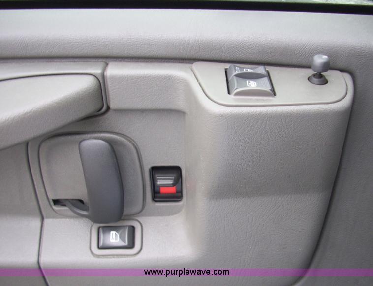 image for item 4133 2006 Chevrolet Express G3500 van