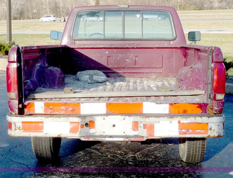 image for item 5098 1991 Ford F150 pickup truck