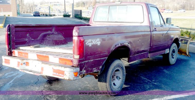 image for item 5098 1991 Ford F150 pickup truck