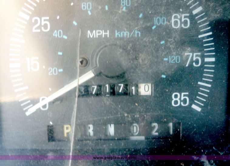 image for item 5098 1991 Ford F150 pickup truck