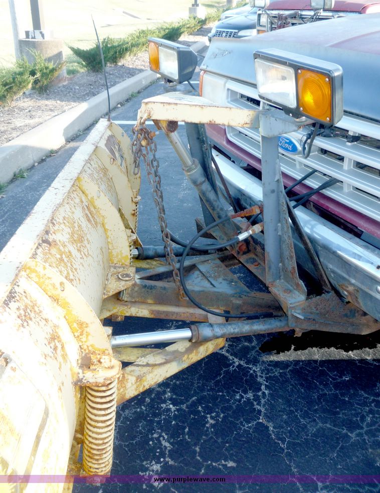 image for item 5098 1991 Ford F150 pickup truck