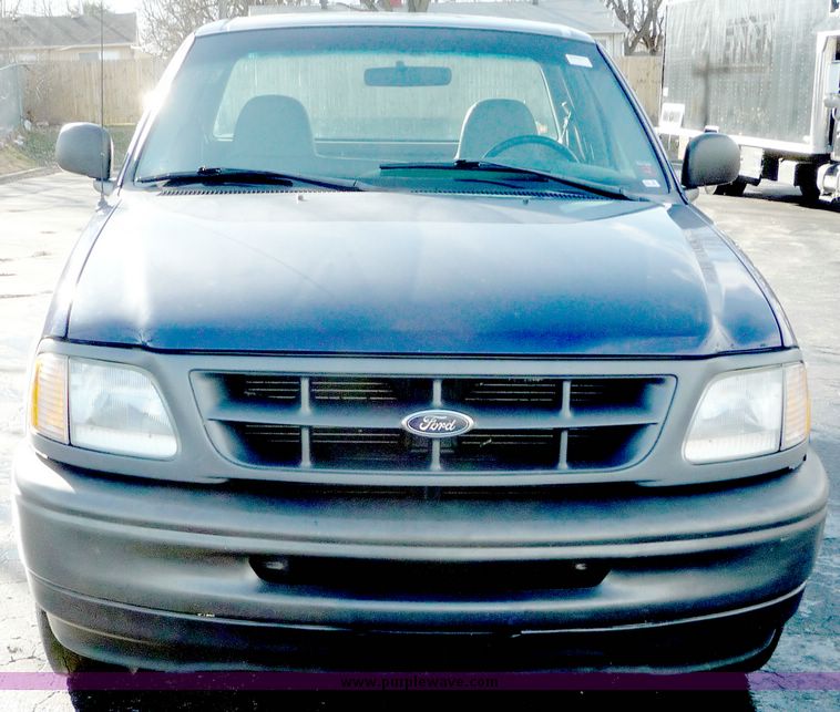 image for item 5121 1998 Ford F150 pickup truck