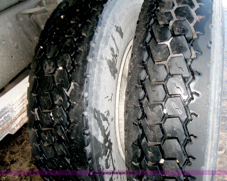 image for item 5246 1995 Chevrolet Kodiak C7H042 with 14.5' bed