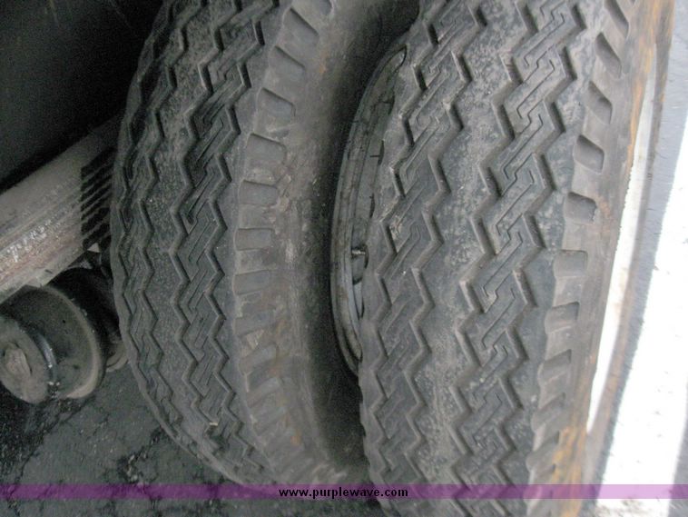 image for item 5246 1995 Chevrolet Kodiak C7H042 with 14.5' bed